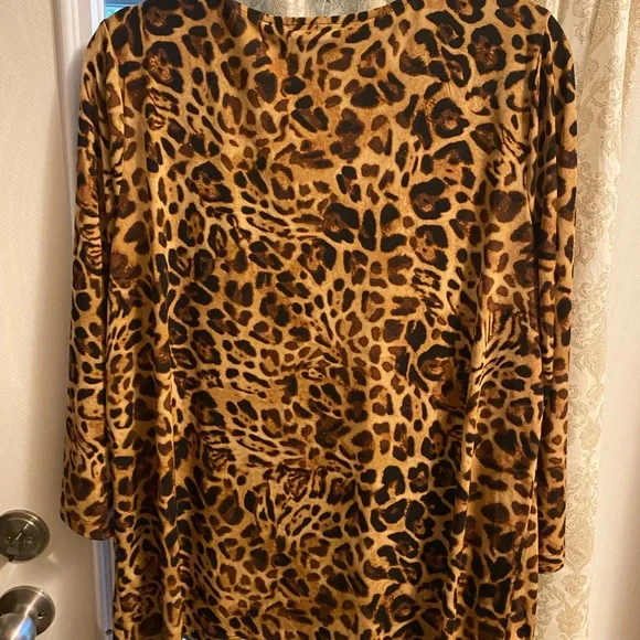 Susan Graver Brown Leopard Print Top - Picture 2 of 3